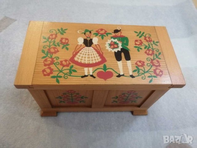 Дървена кутия ГДР. , снимка 1 - Антикварни и старинни предмети - 29674224