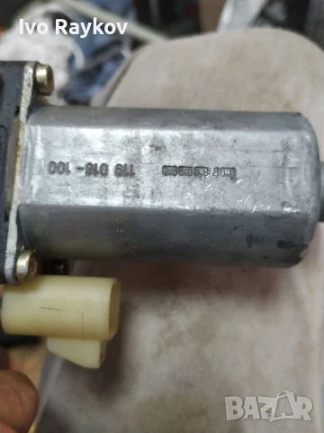 Заден , десен мотор за стъкло за Mercedes Benz ML W163 , 9137041093 , снимка 4 - Части - 51208171