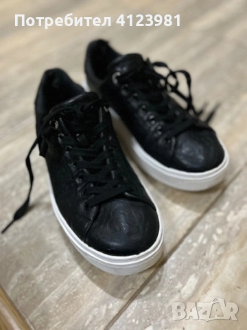 Обувки на Guess 40 номер, снимка 2 - Маратонки - 53226080
