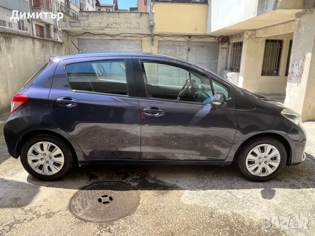Toyota Yaris CVT Euro5 Luna 2012г, снимка 4 - Автомобили и джипове - 50024810