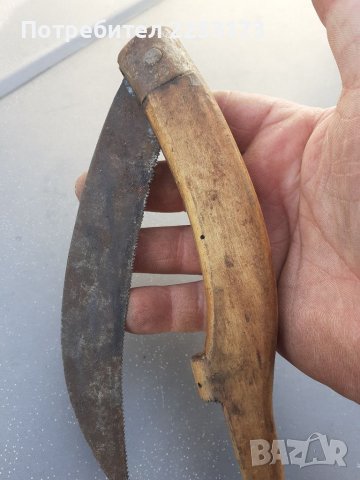 Градинарски нож с дървена дръжка