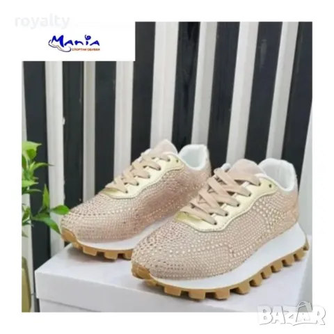 Дамски спортни обувки с камъни