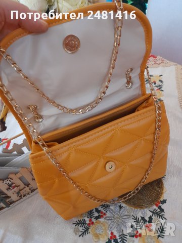 Дамска чанта, снимка 3 - Чанти - 35350916