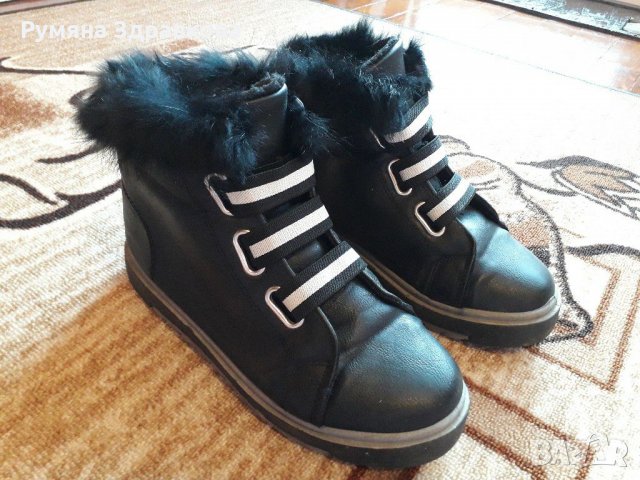 Продавам НОВИ оригинални бежови велурени боти Ellesse и черни кожени боти 39 номер, снимка 11 - Дамски боти - 30933319