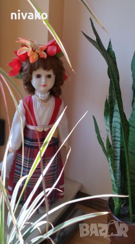 Продавам 58 годишна кукла в народна носия., снимка 6 - Антикварни и старинни предмети - 35520835