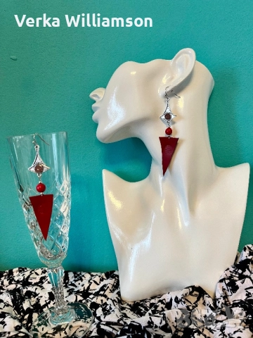 Модел 17. Червени обици от естествена кожа