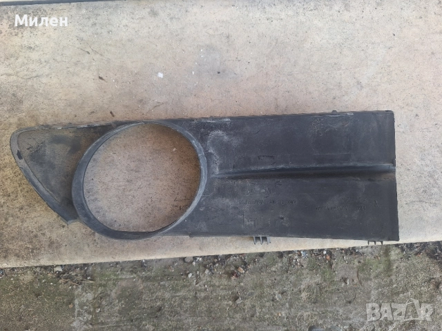 Лява Решетка Във Предната Броня Рено Лагуна 2001-2004 Година Renault Laguna , снимка 2 - Части - 51778414