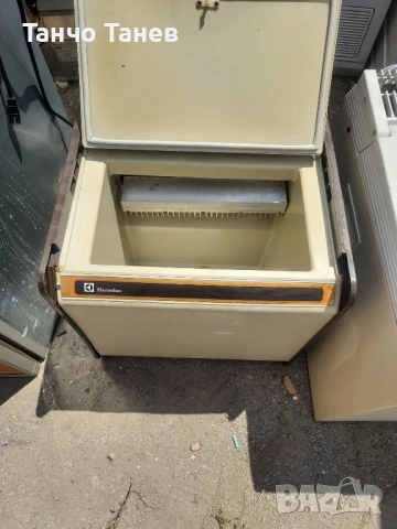 Хладилник на 12,220 волта и газ, втора употреба , снимка 5 - Хладилни чанти - 51006489