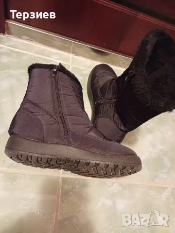 Продавам черни шушлякови боти 38 номер