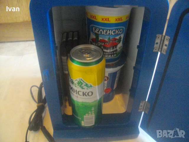 Оригинален Немски Мини Хладилник-Висок Клас-12V/220V-WAEGO-С Осветление-Лимитирана Серия-Отличен, снимка 2 - Хладилници - 44632793