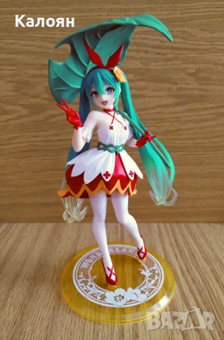 Аниме фигури Desktop Cute Albedo Bunny Ver. & Hatsune Miku Wonderland Thumbelina, снимка 5 - Колекции - 54310611
