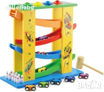 Дървена писта с колички и топки за спускане