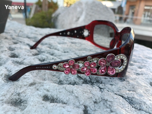 Bvlgari, серия  "Flower"  в цвят бордо. 