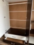Трикрилен гардероб с лост за закачалки, рафтове и две чекмеджета, снимка 3