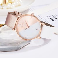 Страхотен нов двуцветен дамски часовник с кожена каишка в бял и бежов цвят., снимка 1 - Дамски - 42598278