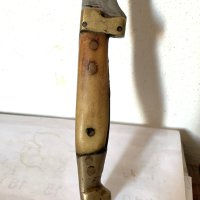 Красив дебел стоманен нож с месинг и куче, снимка 7 - Антикварни и старинни предмети - 44207476