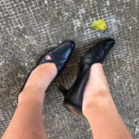 Черни обувки естествена кожа на ниско токче 37 номер, снимка 1 - Дамски елегантни обувки - 22716482
