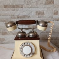 Стар руски телефон със слушалка - ТА-1173 - 1977 година, снимка 1 - Антикварни и старинни предмети - 37839904