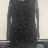Къса черна рокля с камъни размер S, снимка 1 - Рокли - 44665487