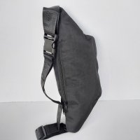 Дамска черна текстилна чанта тип банан. Унисекс модел с елементи Хамелеон на лицето , снимка 3 - Чанти - 31216372