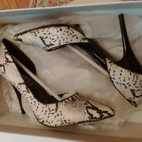 Дамски обувки бяло змийски принт №38 Нови на ток с над 30% отстъпка, снимка 4 - Дамски обувки на ток - 31959272