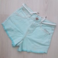 Къси дънкови панталонки в цвят аква с накъсан ефект - М размер , снимка 1 - Къси панталони и бермуди - 37056904