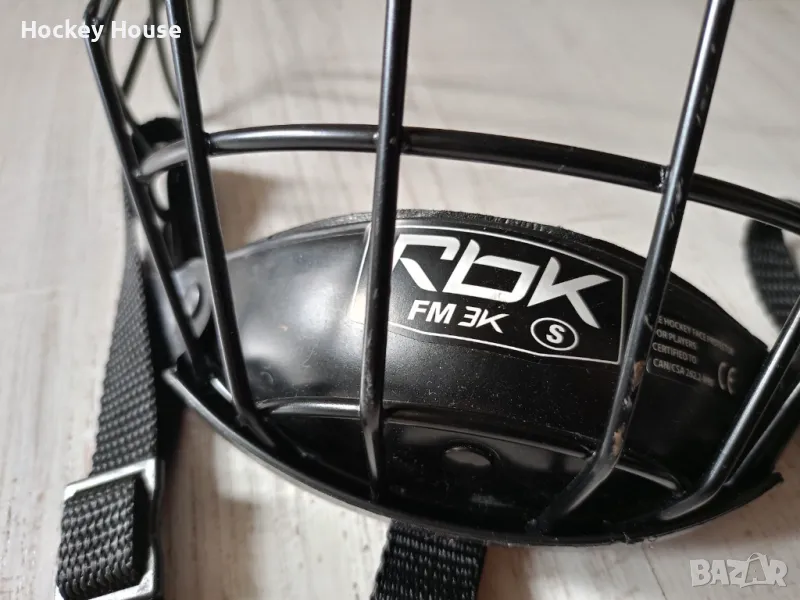 Reebok защитна мрежа за хокейна каска - черна, снимка 1