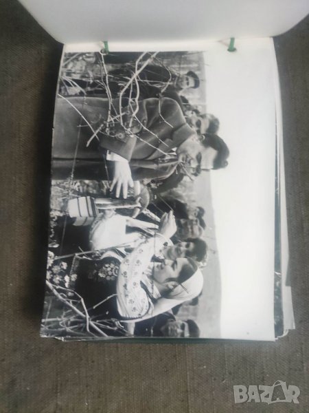 Продавам старо албумче Деня на лозаря село Кремен 1972 ТКЗС, снимка 1