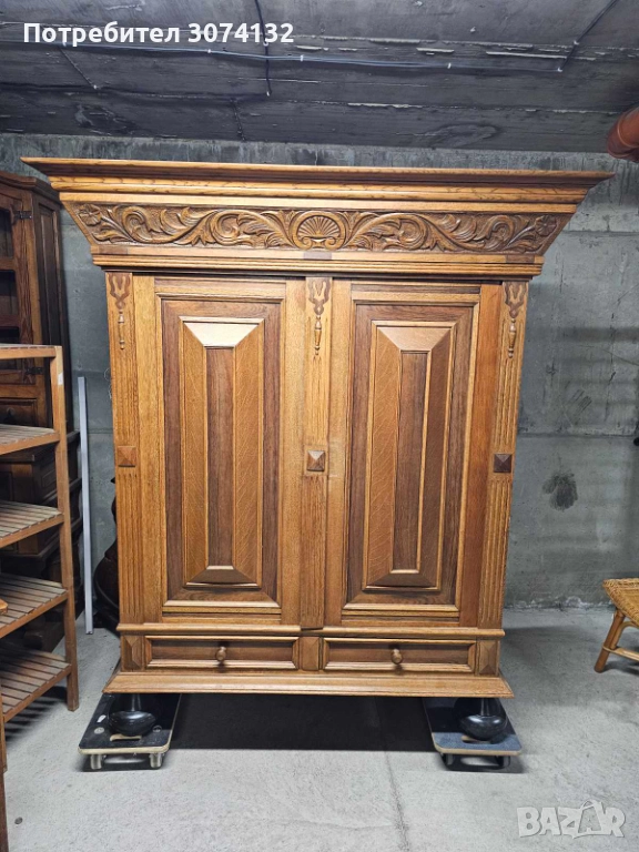 Гардероб с дърворезба изработен изцяло от масив, снимка 1