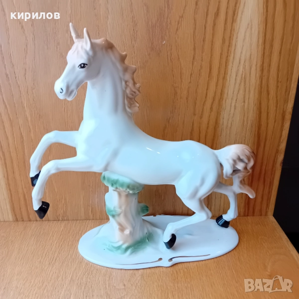 Стара румънска порцеланова фигура на конче, снимка 1