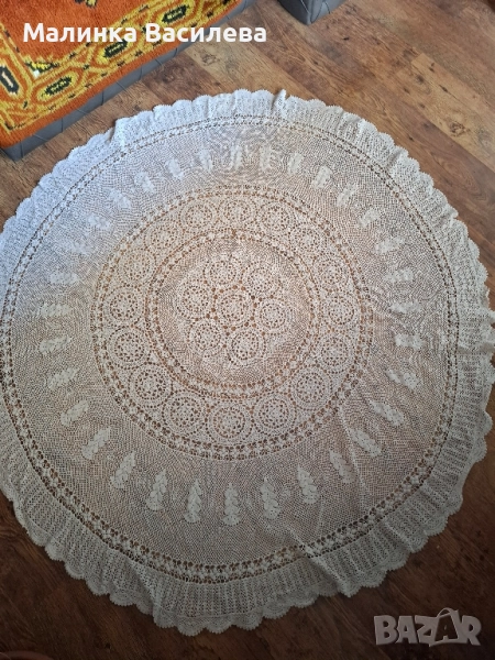 покривка изработена на една кука , снимка 1