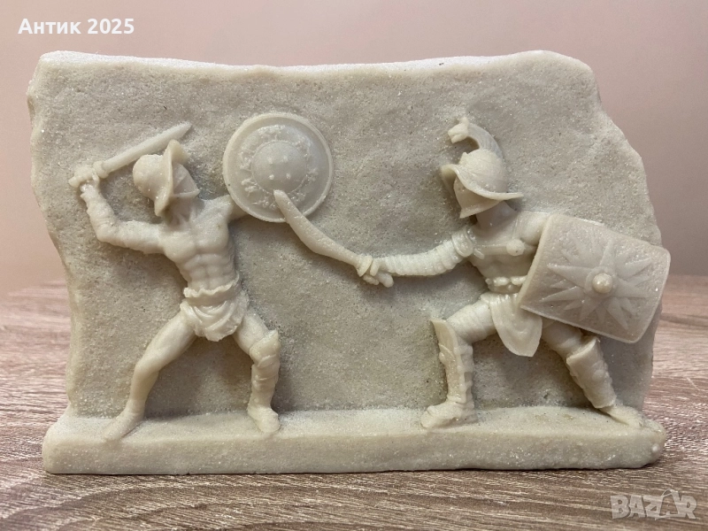 Резбован мраморен релеф “Битка на гладиатори”, снимка 1
