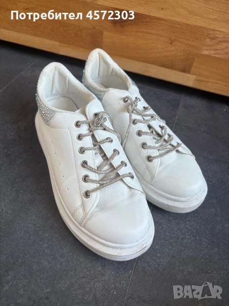 Бели маратонки , снимка 1