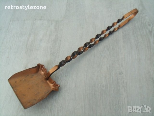 № 4970 стара метална лопатка  - размери - дължина с дръжка 43 см , лопатка 10 / 10 см, снимка 1 - Други ценни предмети - 31427986