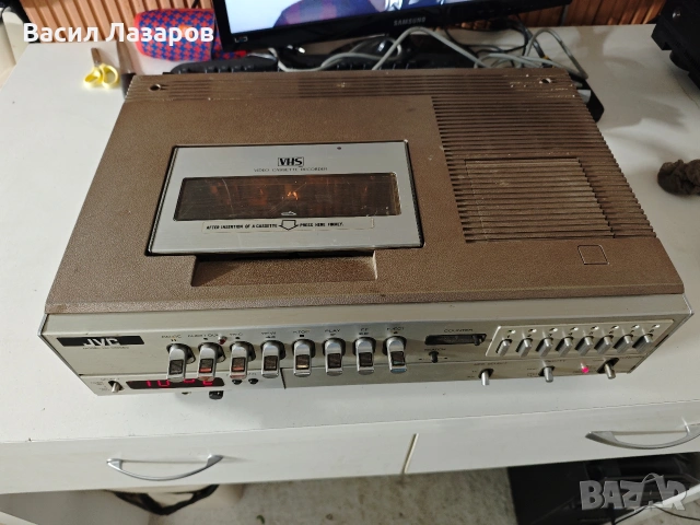 Видео рекордер JVC HR-3300EG, снимка 3 - Плейъри, домашно кино, прожектори - 54135527