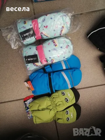 ръкавици детски  непромукаеми, топли. 