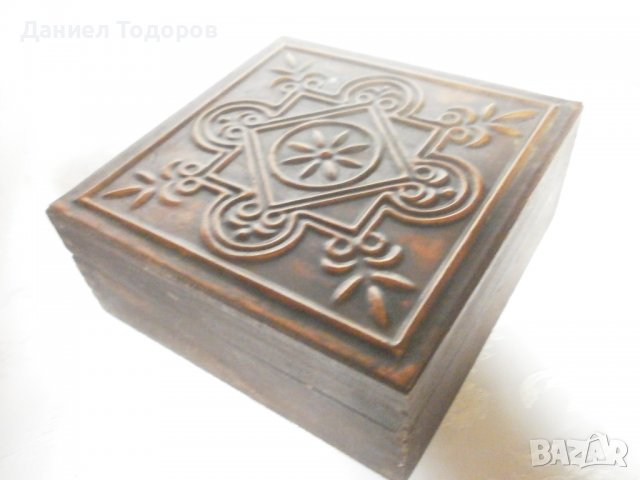 Стара Дървена Кутия за Бижута с Меден Обков