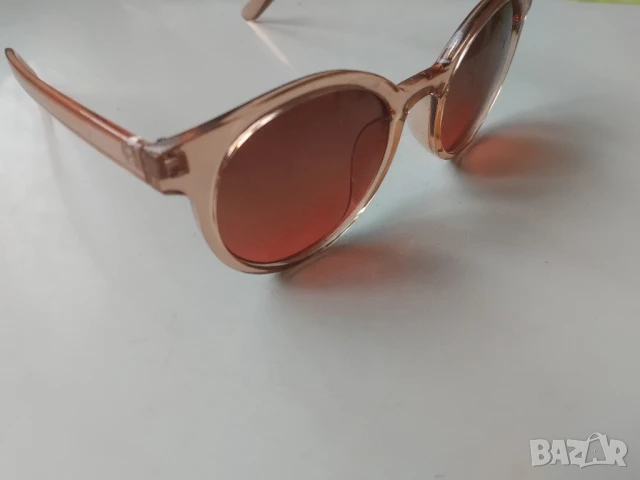 Дамски слънчеви очила в свеж прасковен цвят