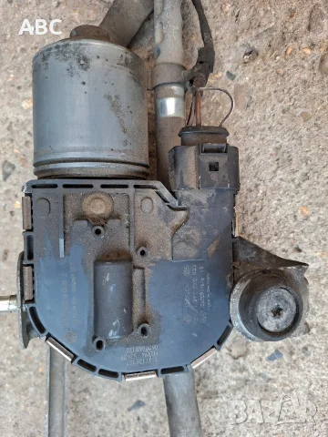 Механизъм с моторче за предни чистачки от Vw Touran , снимка 2 - Части - 56012594