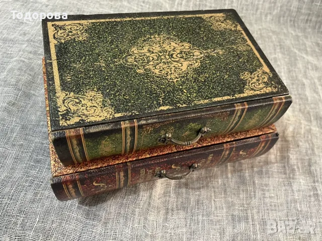 Кутия за бижута с форма на старинни книги, снимка 2 - Антикварни и старинни предмети - 55771549