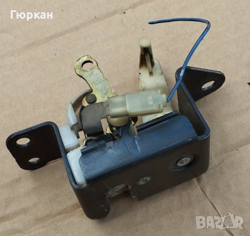 Honda CR-V Заключване на Задното Стъкло на Багажника