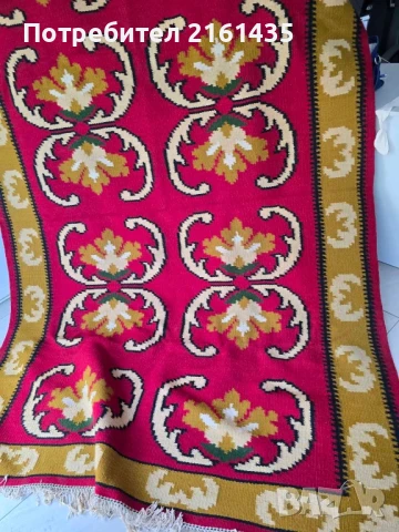 Котленски ръчно тъкан вълнен килим от едно време. 