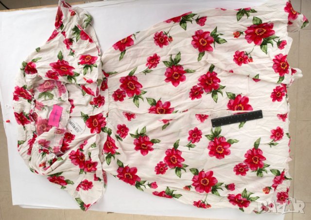 Асиметрична лятна бяла рокля с червени цветя марка Lady Boho - L, снимка 4 - Рокли - 28660857