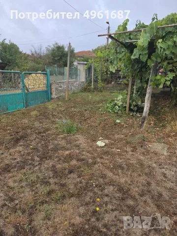 Двуетажна къща с двор в с.Момина Църква, снимка 5 - Къщи - 56246409