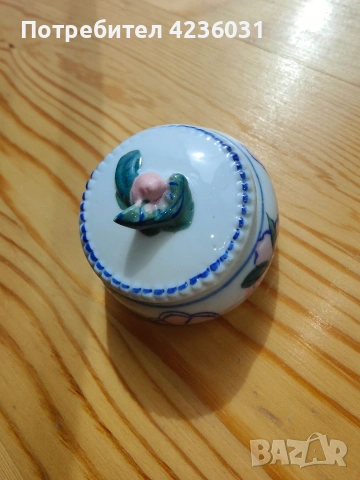 Ръчно рисувана порцеланова кутийка, снимка 2 - Антикварни и старинни предмети - 54200916