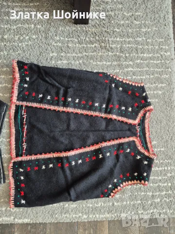 Костюмчето от баба соц носталгия, ръчна изработка,вълна, снимка 4 - Антикварни и старинни предмети - 47310973