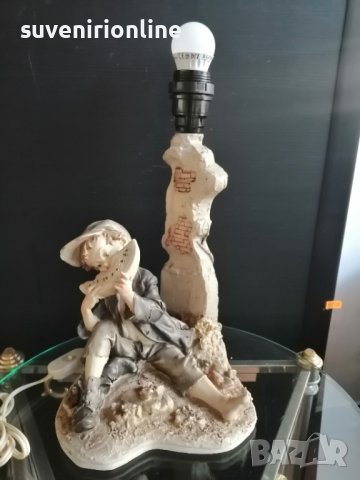 Стара декоративна статуетка лампа