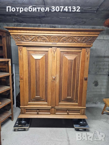 Гардероб с дърворезба изработен изцяло от масив