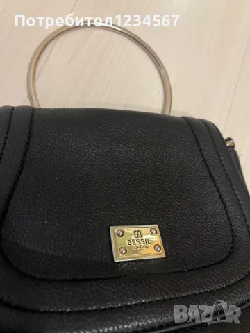 Оригинална чанта с ефектна кръгла метална дръжка, снимка 1