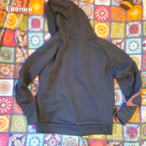 Nike оригинарен Суитчър, снимка 3 - Детски анцузи и суичери - 51916558